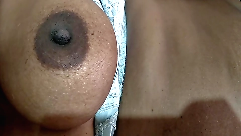 Indian babe fucks in front of webcam in amateur vid