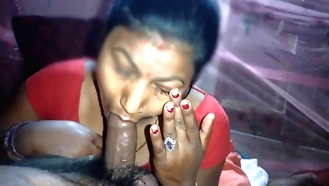 Indian amateur has her lips and mouth covered in cum