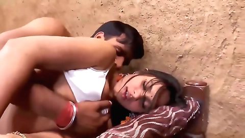 Indian brunette in a nice sexy body gets fucked on the sofa