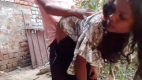 Amateur brunette gets fucked in the outdoor forest