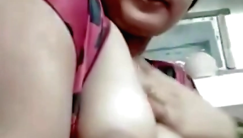 Chindwara desi wife exposing her big boobs on web cam
