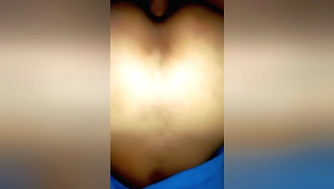 Amateur blonde gets horny and gets fucked in the bed