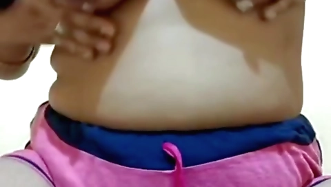 Big tits indian chick shows off her body on the webcam